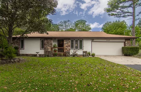 717 S Broadview Dr, Springfield, MO 65809 photo 1