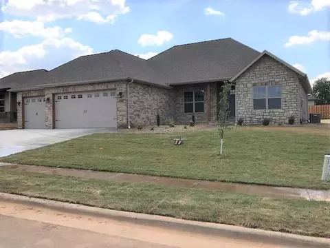 332 W Arlington Dr, Springfield, MO 65803 photo 1