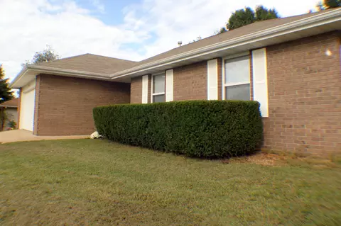 3366 S Sunrise Ave, Springfield, MO 65807 photo 1