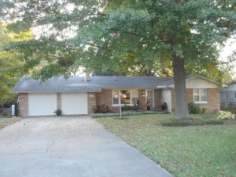 1944 S Prairie Ln, Springfield, MO 65804 photo 1
