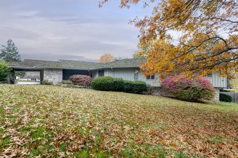 1537 S Devon Rd, Springfield, MO 65809 photo 1