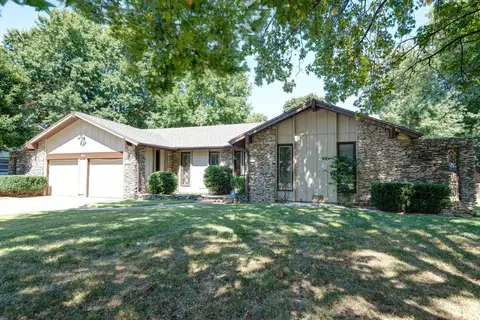 1831 E Swallow St, Springfield, MO 65804 photo 1