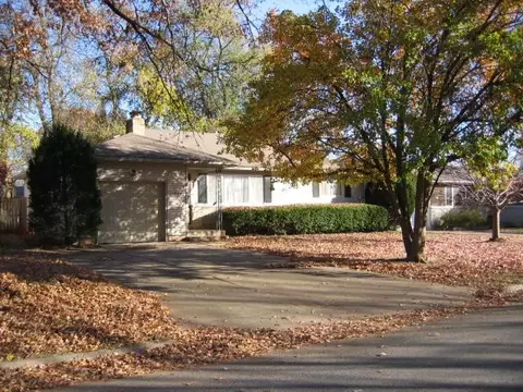 1954 S Broadway Ave, Springfield, MO 65807 photo 1