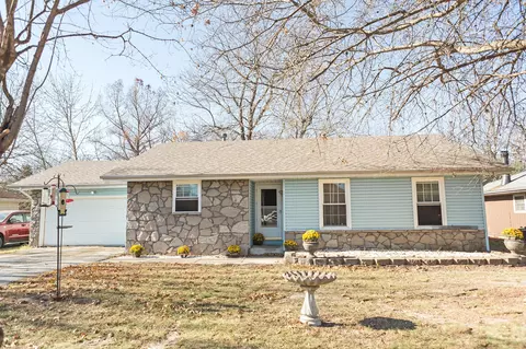 4451 S Meadowlark Dr, Springfield, MO 65810 photo 1