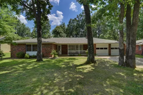 711 E Cherry St, Mount Vernon, MO 65712 photo 1