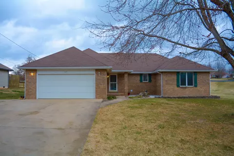 407 E Miller Rd, Republic, MO 65738 photo 1