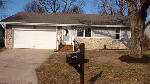 819 E Guinevere St, Springfield, MO 65807 photo 1
