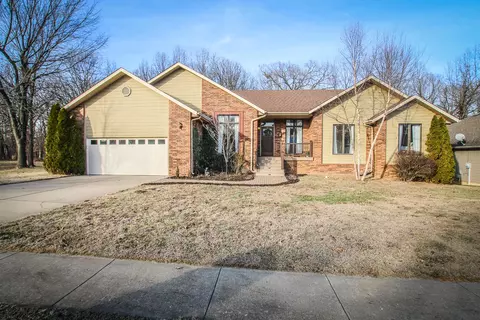 1069 W Woodbine St, Springfield, MO 65803 photo 1
