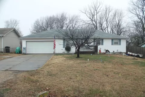2827 N Kellett Ave, Springfield, MO 65803 photo 1