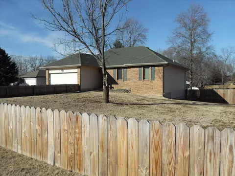 1145 E Duemler Ct, Springfield, MO 65803 photo 1