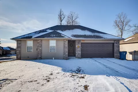 4328 W Loren St, Springfield, MO 65802 photo 1