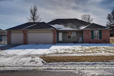 4768 W Skyler Dr, Springfield, MO 65802 photo 1