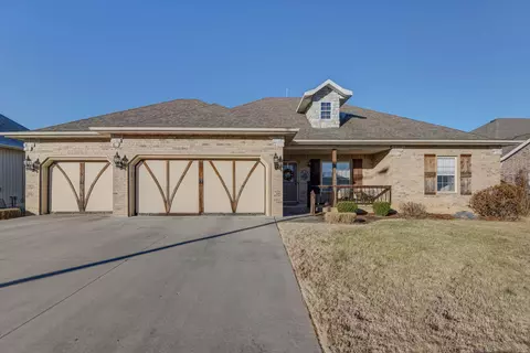 5585 S Pinehurst Ave, Springfield, MO 65810 photo 1