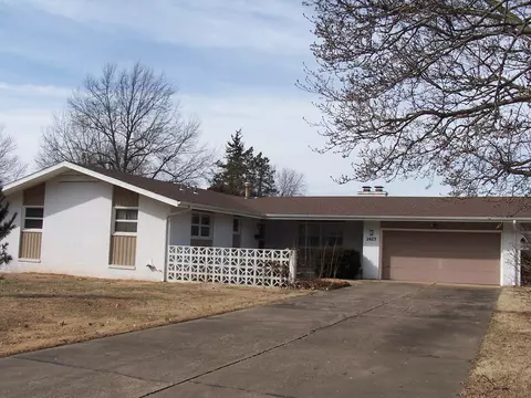 2623 E Crestview St, Springfield, MO 65804 photo 1