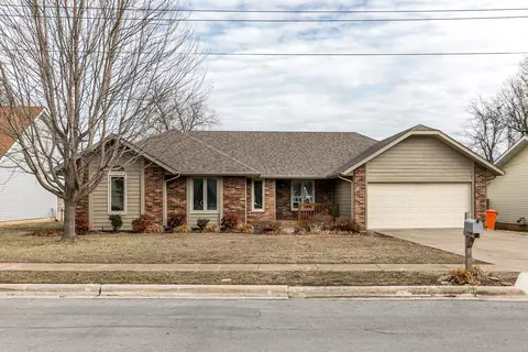 3858 N Broadway Ave, Springfield, MO 65803 photo 1