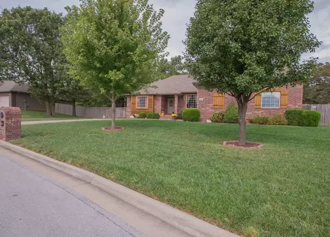 5207 E Hackberry St, Springfield, MO 65809 photo 1