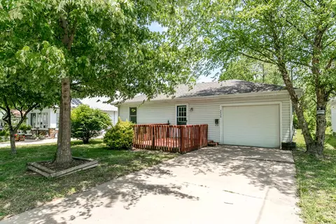 2420 N Lyon Ave, Springfield, MO 65803 photo 1