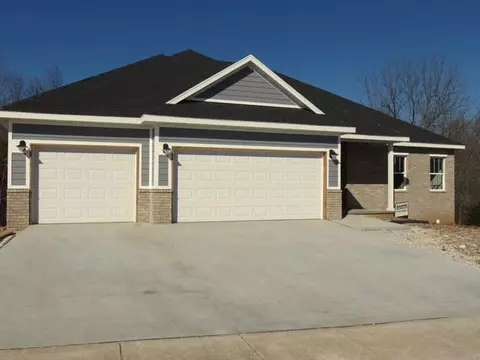 3033 W Caravan St, Springfield, MO 65803 photo 1