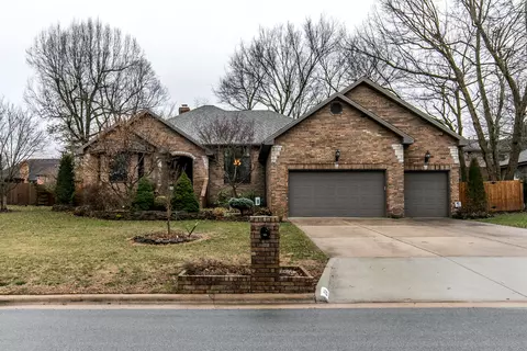 4114 E Linwood St, Springfield, MO 65809 photo 1