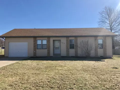 752 S Olive St, Marshfield, MO 65706 photo 1
