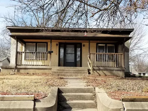 2235 N Benton Ave, Springfield, MO 65803 photo 1