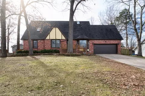 4064 E Whitehall Dr, Springfield, MO 65809 photo 1