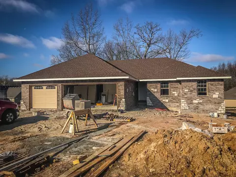 1555 Spring Hills St, Marshfield, MO 65706 photo 1