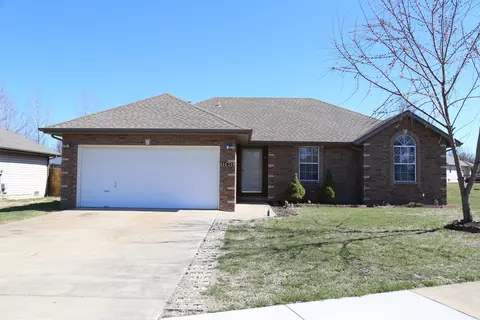 2620 N Meadow Lake Dr, Springfield, MO 65802 photo 1