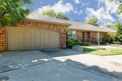 1938 E Cardinal St, Springfield, MO 65804 photo 1