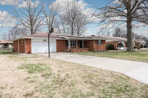 2234 S Barcliff Ave, Springfield, MO 65804 photo 1