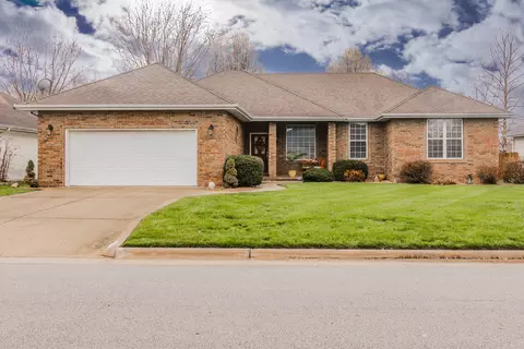 209 N Maplecrest Dr, Nixa, MO 65714 photo 1