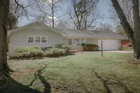 2410 E Seminole St, Springfield, MO 65804 photo 1