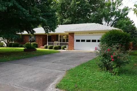 1560 E Walnut Lawn St, Springfield, MO 65804 photo 1