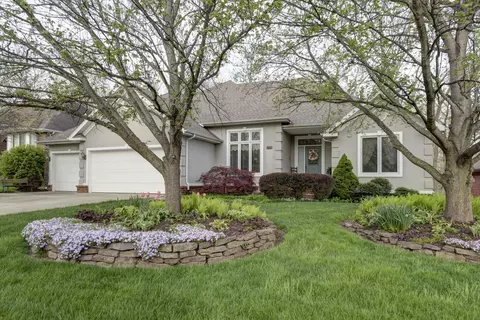 1969 S Pin Oak Dr, Springfield, MO 65809 photo 1
