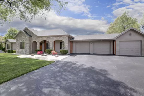4442 E Cherokee St, Springfield, MO 65809 photo 1