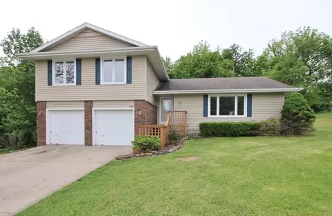 926 E Bluff Dr, Springfield, MO 65803 photo 1