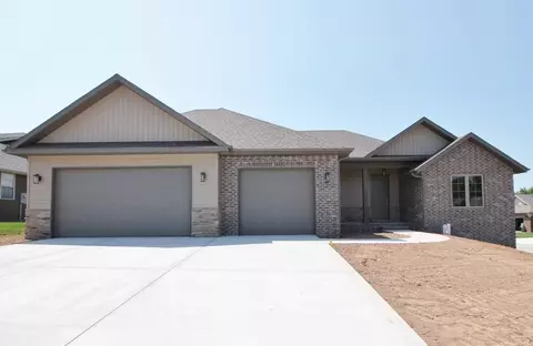 808 E Roubidoux St, Nixa, MO 65714 photo 1