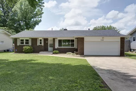 3144 W Crestview St, Springfield, MO 65807 photo 1