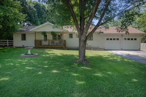 562 Sunset St, Sparta, MO 65753 photo 1