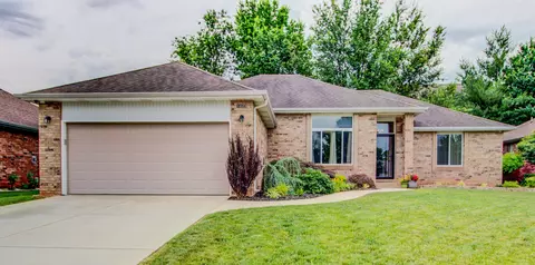1022 W Cypress St, Springfield, MO 65807 photo 1
