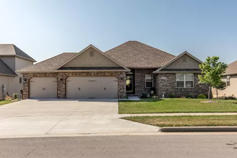 3384 W Hestand St, Springfield, MO 65803 photo 1