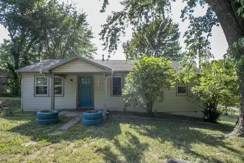 607 S Elm St, Marshfield, MO 65706 photo 1