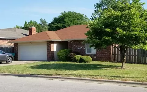 329 Edgewood St, Springfield, MO 65807 photo 1