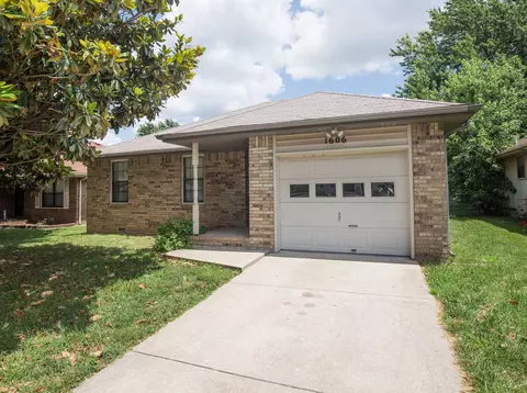 1606 N Lone Pine Ave, Springfield, MO 65803 photo 1
