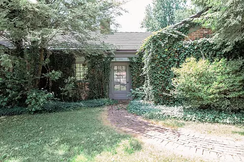 1300 E Catalpa St, Springfield, MO 65804 photo 1