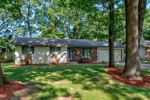 825 S Devonshire Dr, Springfield, MO 65802 photo 1