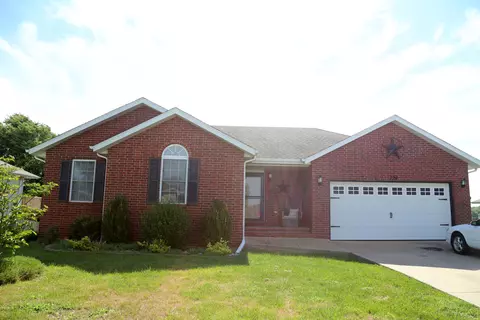 724 Berry Ln, Willard, MO 65781 photo 1