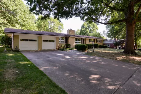 2905 E Crestview St, Springfield, MO 65804 photo 1