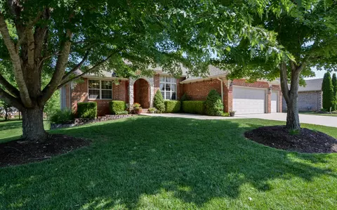 815 E Stone Ridge Dr, Ozark, MO 65721 photo 1