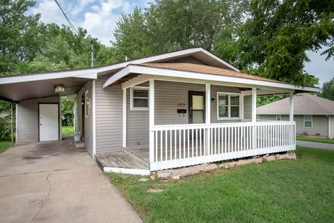 2075 N Marion Ave, Springfield, MO 65803 photo 1